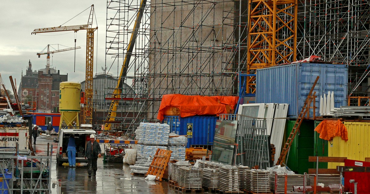 Real-world photo for The 6-Foot Wake-Up Call: scaffolding at a construction site